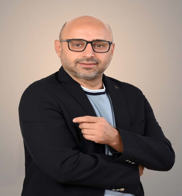 Omar_Photo_370x397